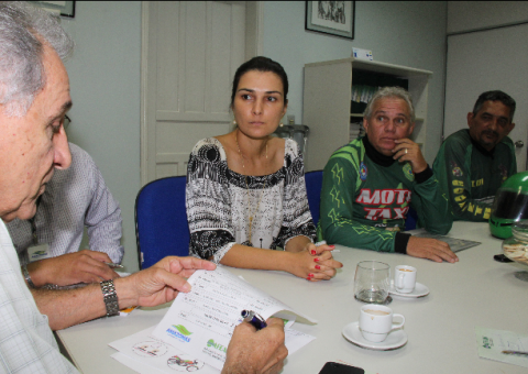 Secretária articula linha de crédito para mototaxistas