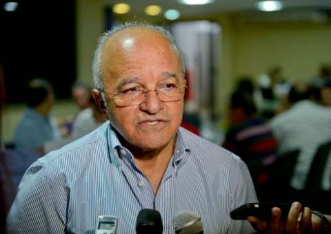 Melo reúne com deputados da base e acerta prioridades na Aleam