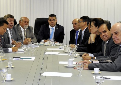 Josué Filho vai a Aleam e garante reajuste  de 14,6% para conselheiros