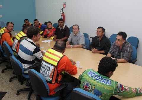 Prefeitura recebe mototaxistas para discutir estratégias de atuação