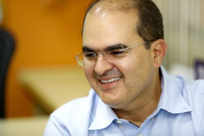 Juíza proíbe Nicolau de citar grupo hospitalar em horário eleitoral 