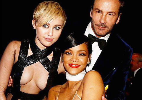Ousadas, Rihanna e Miley Cyrus deixam quase tudo à mostra em evento