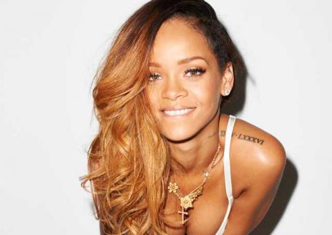 Após atrasar 2 horas, Rihanna faz playback em show e é criticada por fãs