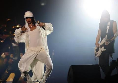 Rihanna é convidada a se retirar de mesquita em Abu Dhabi