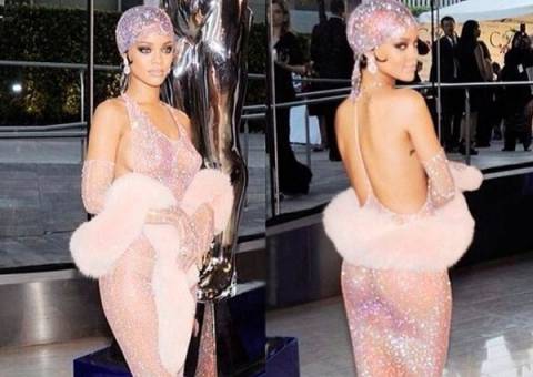 Rihanna vai a evento com seios à mostra