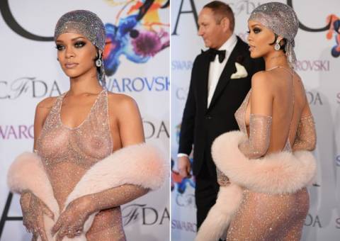 Rihanna mostrando tudo em vestido transparente