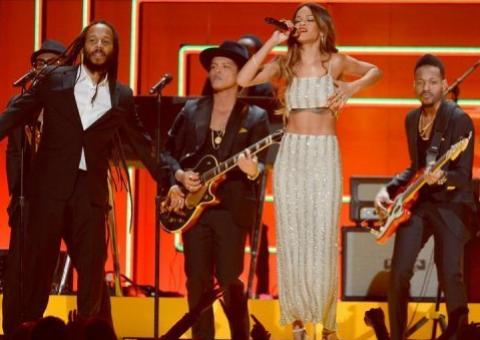 Rihanna estreia como estilista em Londres