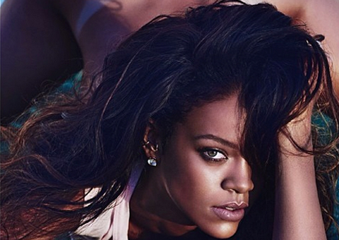 Revista francesa mostra Rihanna nua