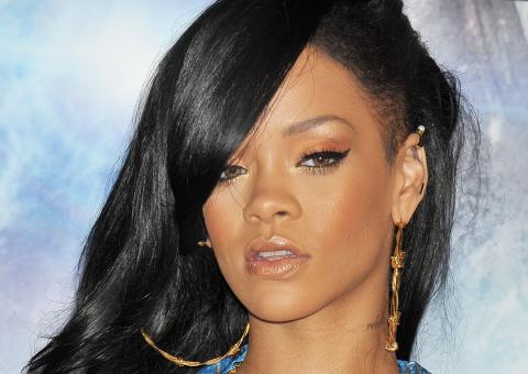 Rihanna é xingada por crianças