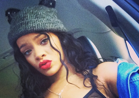 Para não ser banida do Instagram, Rihanna deleta fotos de nudez