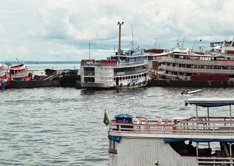 Bombeiros resgatam corpo de homem no rio Negro