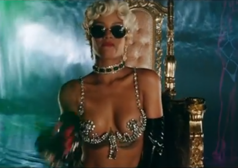 Rihanna divulga clipe de "Pour It Up", veja