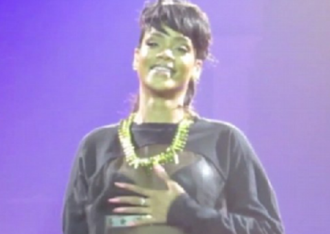 Decepcionados, fãs vaiam Rihanna em show. Veja