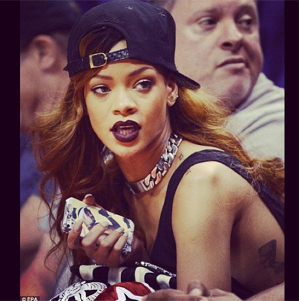 Rihanna é ameaçada de morte por fã obsessivo