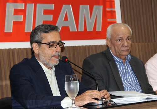 Fieam comemora 54 anos com lançamento do livro “Moysés Israel”