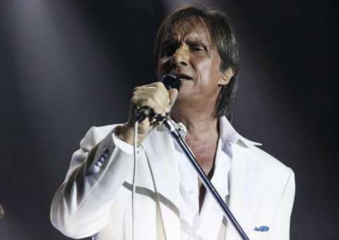 Ex-vegetariano Roberto Carlos grava comercial para marca de carnes