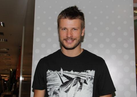 Parentes de Rodrigo Hilbert são investigados por desvio de verba