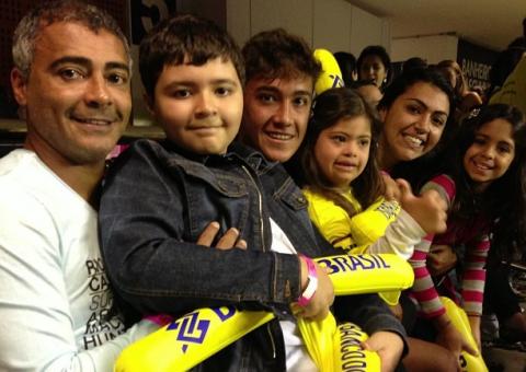  Romário assiste a jogo da seleção de vôlei e leva filhos