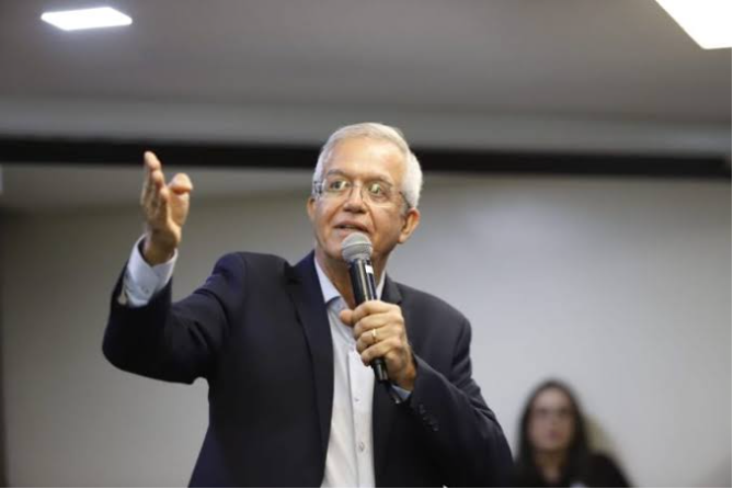 Romero Reis testa positivo para Covid-19