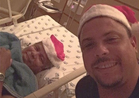  Ronaldo Fenômeno passa o Natal no hospital com o pai