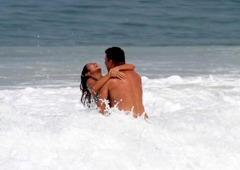 Ronaldo namora muito na pra do Leblon