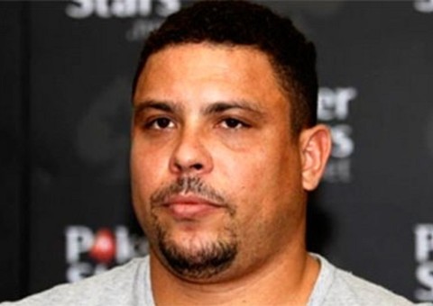 Pai de Ronaldo Fenômeno é internado no CTI e família cancela comemorações