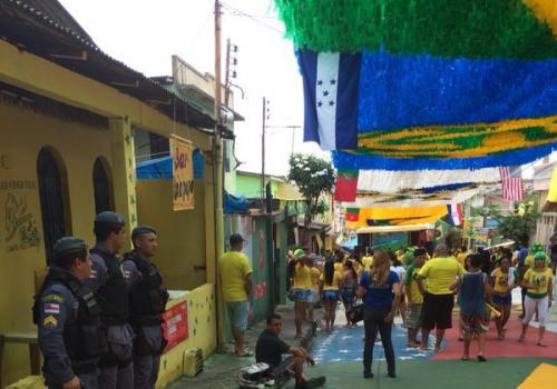 Ronda no Bairro reforça policiamento em jogos do Brasil nas ruas de Manaus