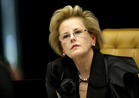 Ministra Rosa Weber suspende resolução que proíbe cigarros com aroma