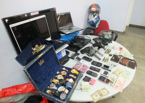 Quadrilha é presa por envolvimento em crime de receptação