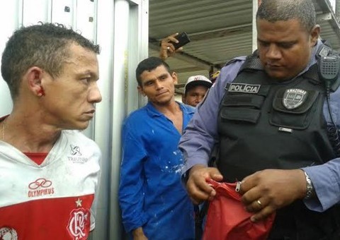 Mulher enfrenta assaltante que é preso com ajuda de populares