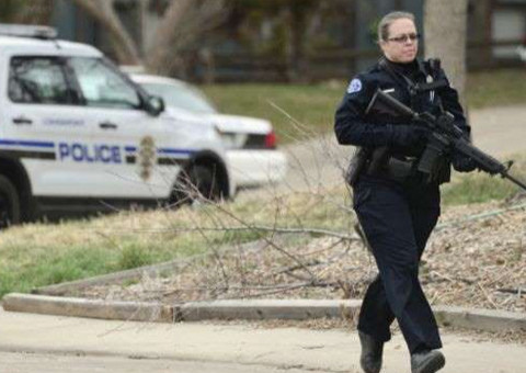 Depois de esfaquear grávida, bebê é arrancado da barriga da mãe