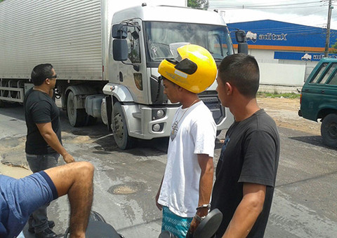 Vítima liga para celular e polícia pega ladrões