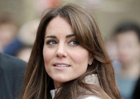 Princesa Kate é chamada de 'marionete sem personalidade' por escritora
