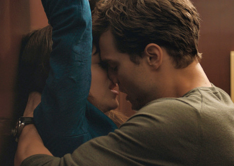 Mulher é presa após se masturbar em sessão de "50 Tons de Cinza"