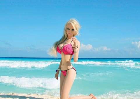 Barbie Humana faz comentário racista e diz ter nojo de crianças