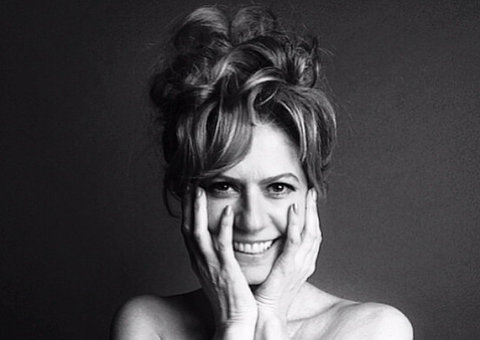 Patrícia Pillar posa de topless e mostra tudo em cima