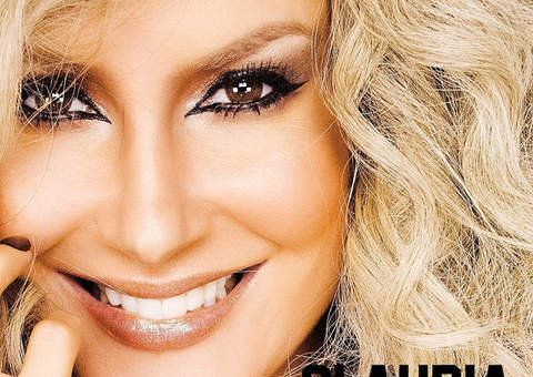 Claudia Leitte é acusada de copiar capa de disco de Britney Spears