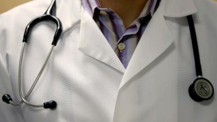 Falso médico japonês é suspeito de sedar, estuprar e filmar 100 mulheres