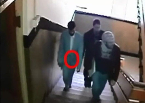 Câmera flagra ataque de homem bomba em Cabul. Assista