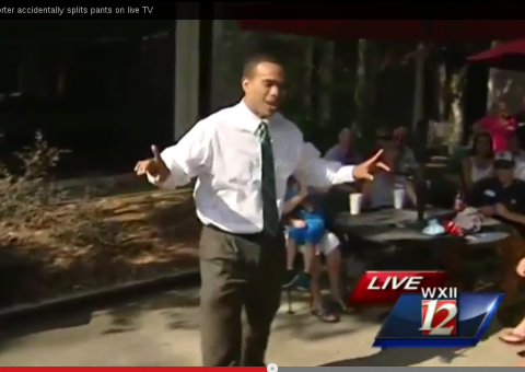 Repórter tenta tirar onda e rasga as calças com pulo