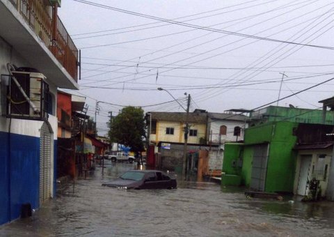 Chuva causa estragos no Santo Antonio