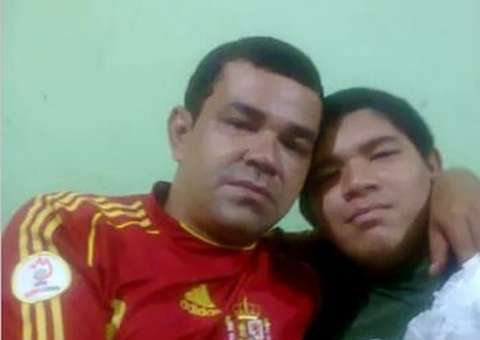 Mãe encontra filho morto um dia depois de ele ter levado presente para ela