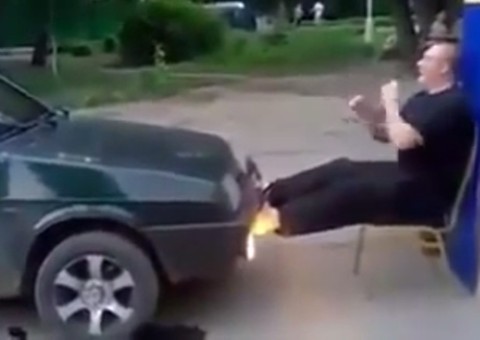  Homem para carro só com a força das pernas