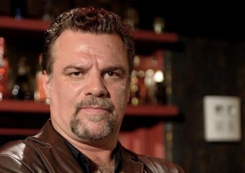 Mulheres encurralam Russo que leva surra no último capítulo de Salve Jorge