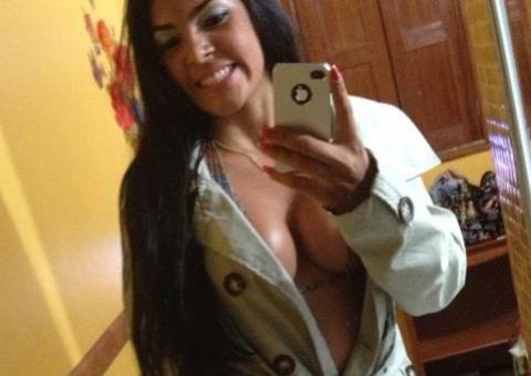 Darlane, que arrebentou no Felicce, está de volta com seus melões