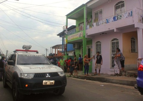 Em assalto a salão, menor vacila e é apreendido