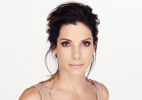 Sandra Bullock, aos 50 anos eleita a mulher mais bonita do mundo.