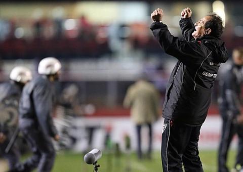 São Paulo tenta parar o Cruzeiro em Belo Horizonte