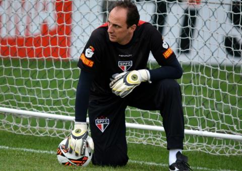 Contra crise, São Paulo pega o Vitória e seu ex-técnico