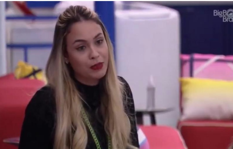 Sarah abre os olhos de Carla Diaz contra Karol Conká: ‘fazendo sua caveira’